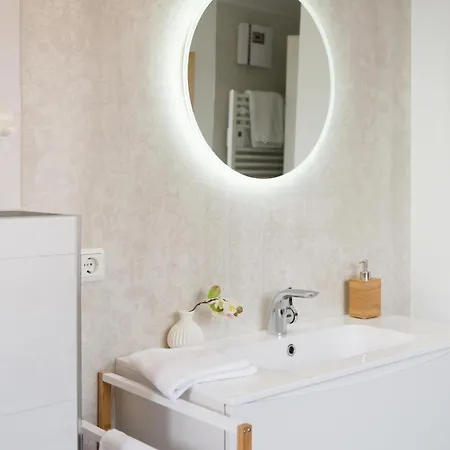 Lovely In With Sauna דירה *