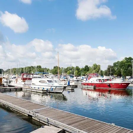 דירה Lovely In With Sauna רשלין