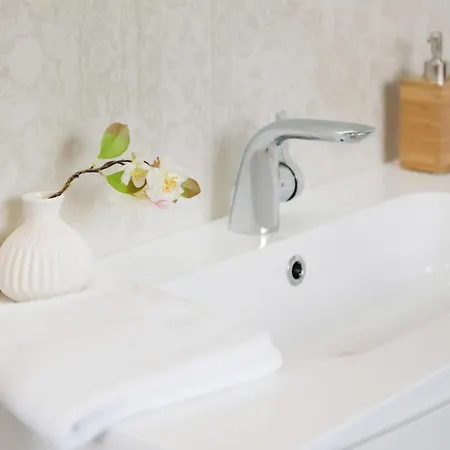 Lovely In With Sauna דירה *